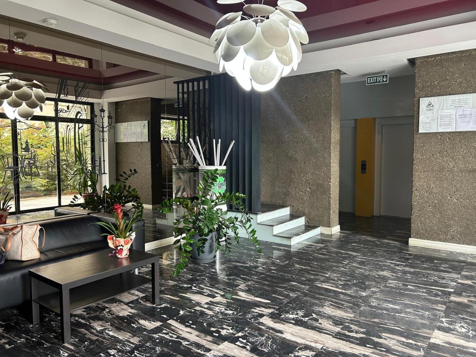 Novum Comfort Bukarest Exteriör bild